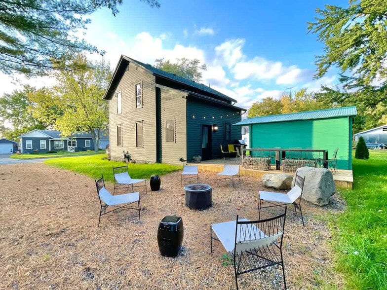 Building Photo - 108 Featherbone Ave