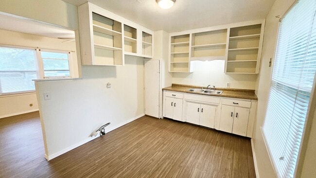 Building Photo - Charming 3/1 in Midwest City-Remodeled