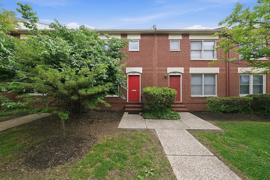 Building Photo - 207 Roundhouse Ct