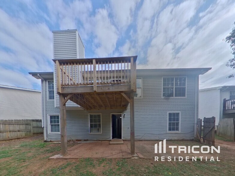 Building Photo - 321 Autumn Lake Dr