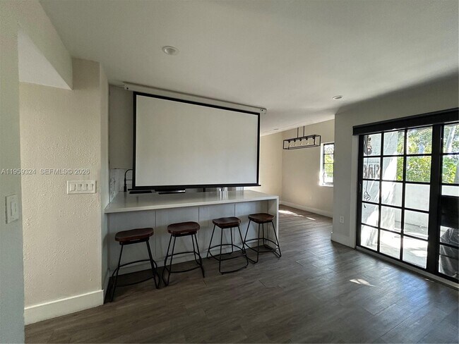 Building Photo - 3538 SW 17th St