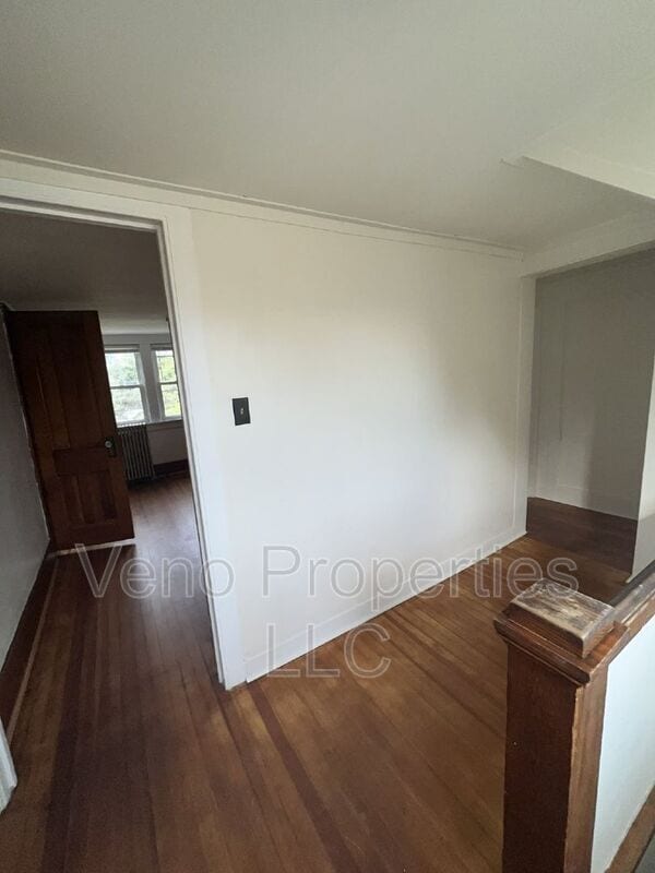 Building Photo - 32 Russell Rd