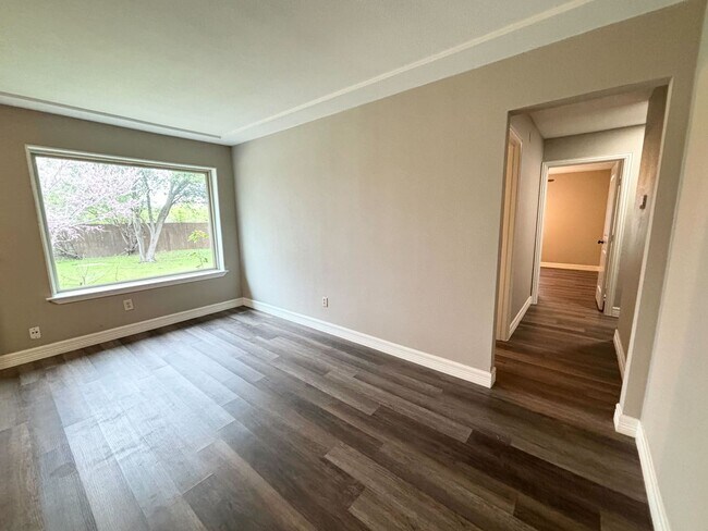 Building Photo - Completely Remodeled 4 bedroom Home