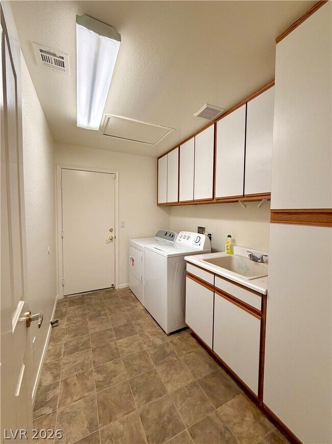 Building Photo - 6216 Pride Ln