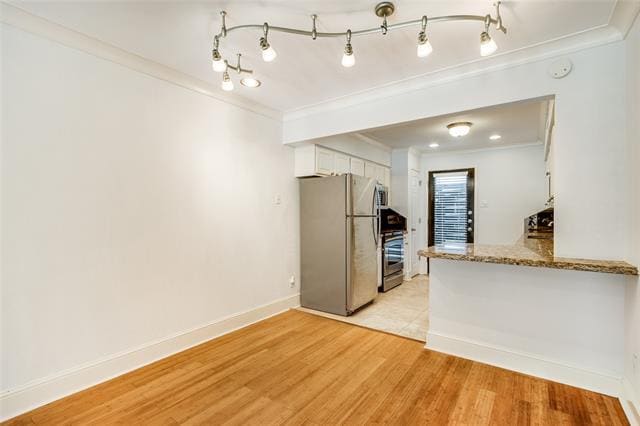 Building Photo - 7730 Meadow Park Dr