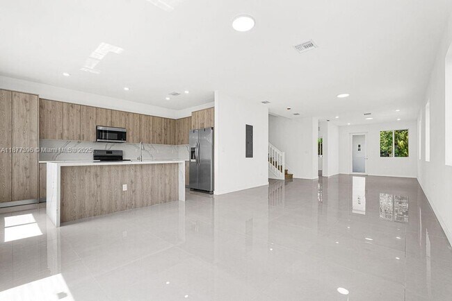 Building Photo - 22485 SW 125th Ave