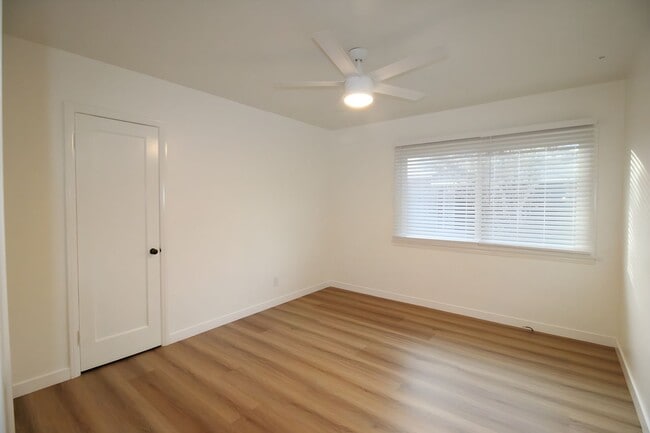 Building Photo - 230 Avenue G