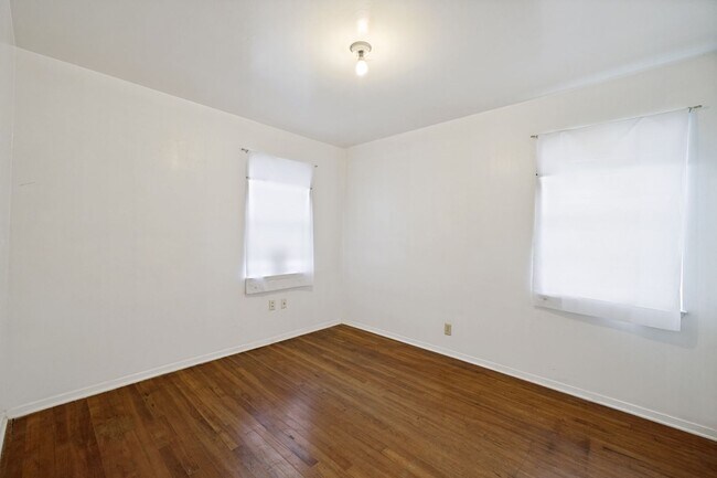 Building Photo - CHARMING DENVER HEIGHTS 3-BEDROOM