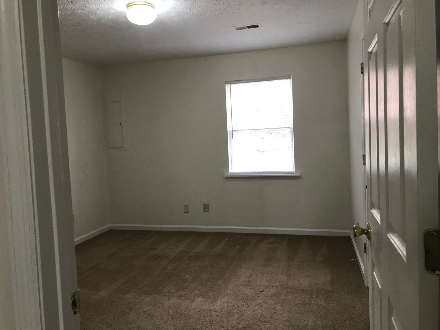 Building Photo - 304 Oriole Dr
