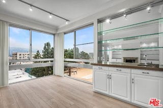 Building Photo - 320 N Maple Dr