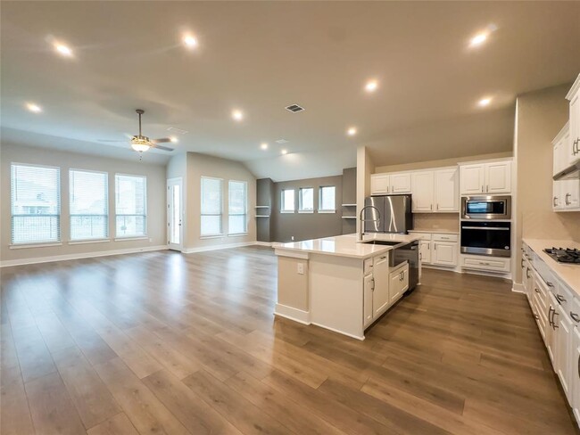 Building Photo - 337 Alicante Ln