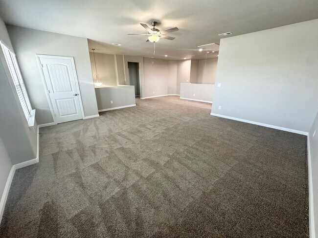 Building Photo - 4 Bed 3.5 Bath Ready To Rent ASAP! 6 Month...