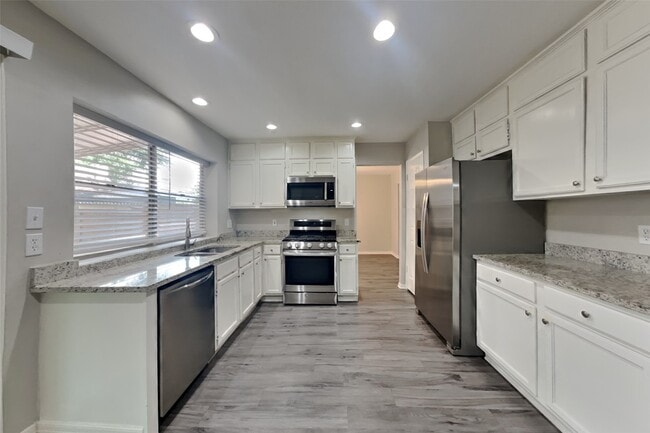 Building Photo - 9530 Cabin Creek Dr