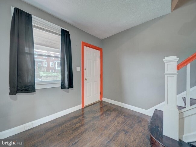 Building Photo - 2047 Griffis Ave