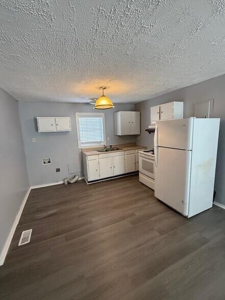 Building Photo - 103 Cloverdale Ct