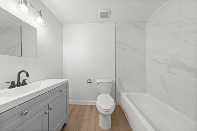 Building Photo - 2931 SE 52nd Ave