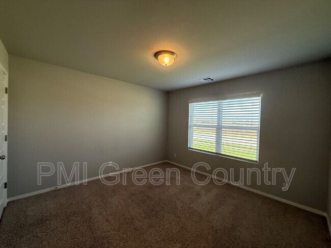 Building Photo - 16124 S 83rd E Ave