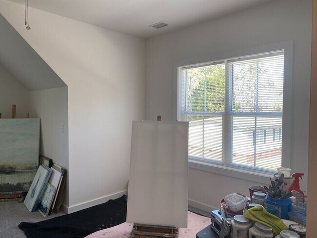 Building Photo - COMING SOON! 4 Bedroom Home. Poplar Masonboro Loop Location, Top schools! Garage