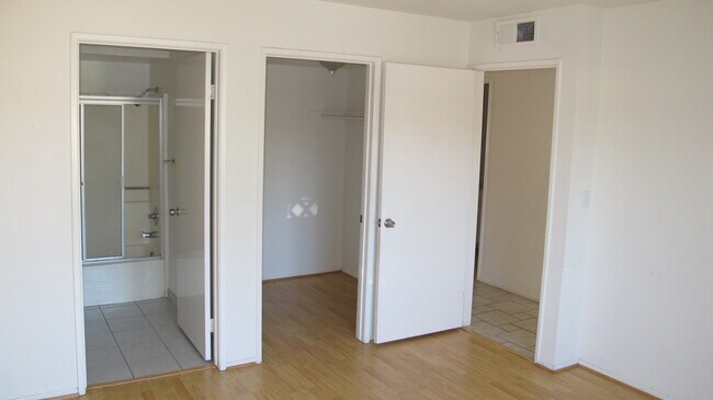Building Photo - 7020 Coldwater Canyon Ave