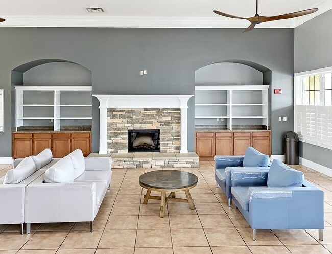 Building Photo - 8226 Green Parrot Rd