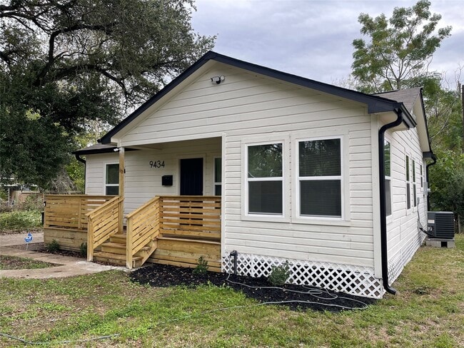 Building Photo - 9434 Rhode Island St