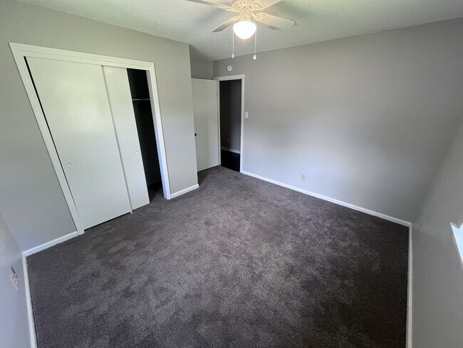 Building Photo - 215 Berkshire Cir