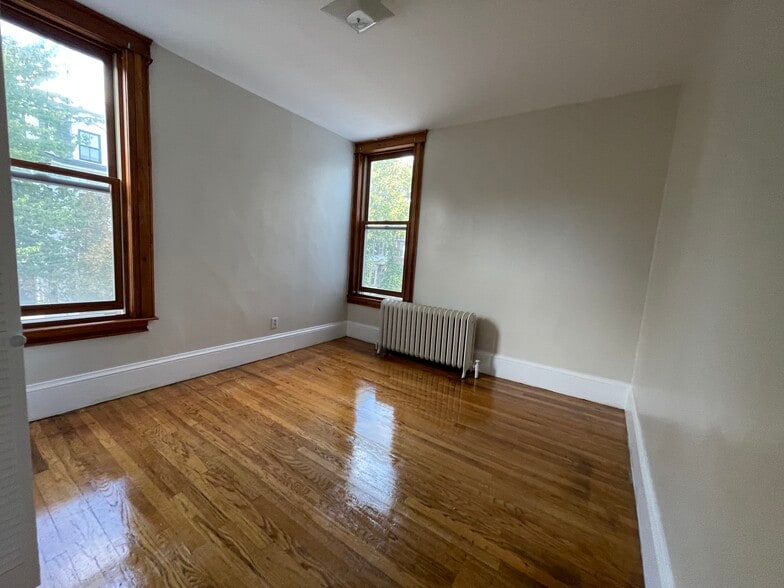 Building Photo - 338 K St