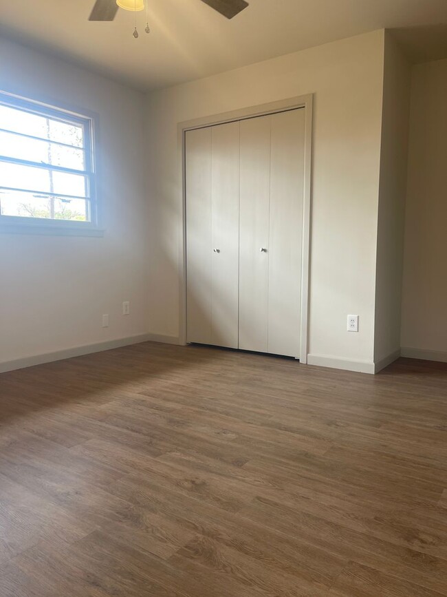 Building Photo - Pre-leasing for Fall! Adorable Remodeled House in Prime Location!