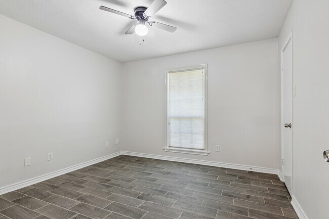 Building Photo - 6915 La Mirada Dr