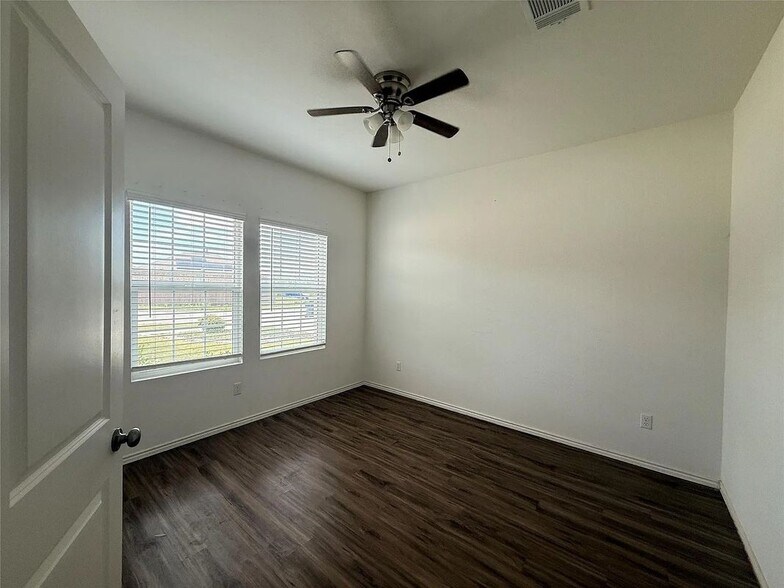 Building Photo - 1216 Blackhaw Ln