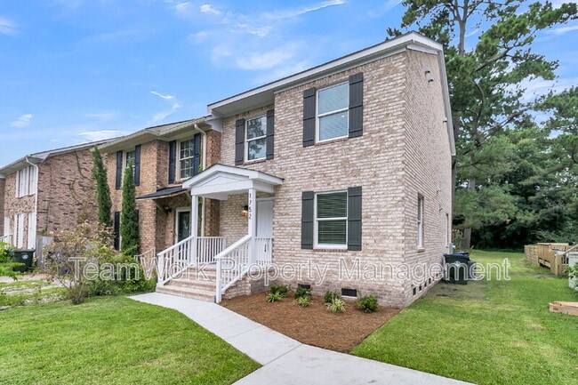 Building Photo - 1752 Skinner Ave