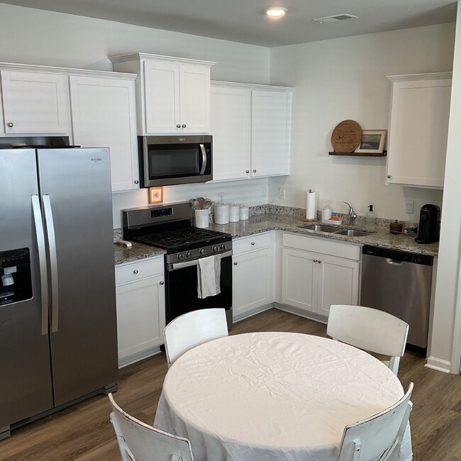 Building Photo - Coming Soon!! Resort-Style Living Near Beaufort & Bluffton | Pool, Fitness Center & Prime I-95 Ac...