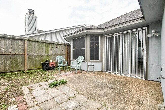 Building Photo - 9111 Belle Glen Dr