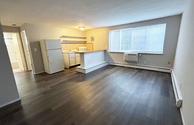 Building Photo - 3233 Whitfield Ave