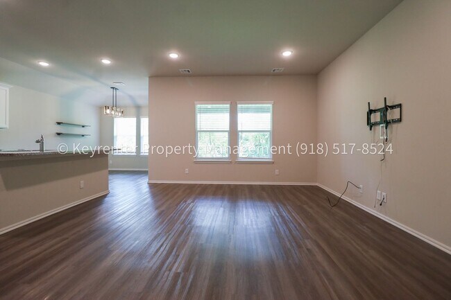 Building Photo - 3313 N 23rd W Ave