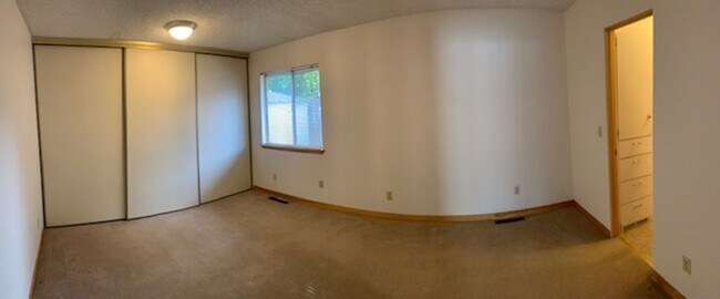 Building Photo - 1151