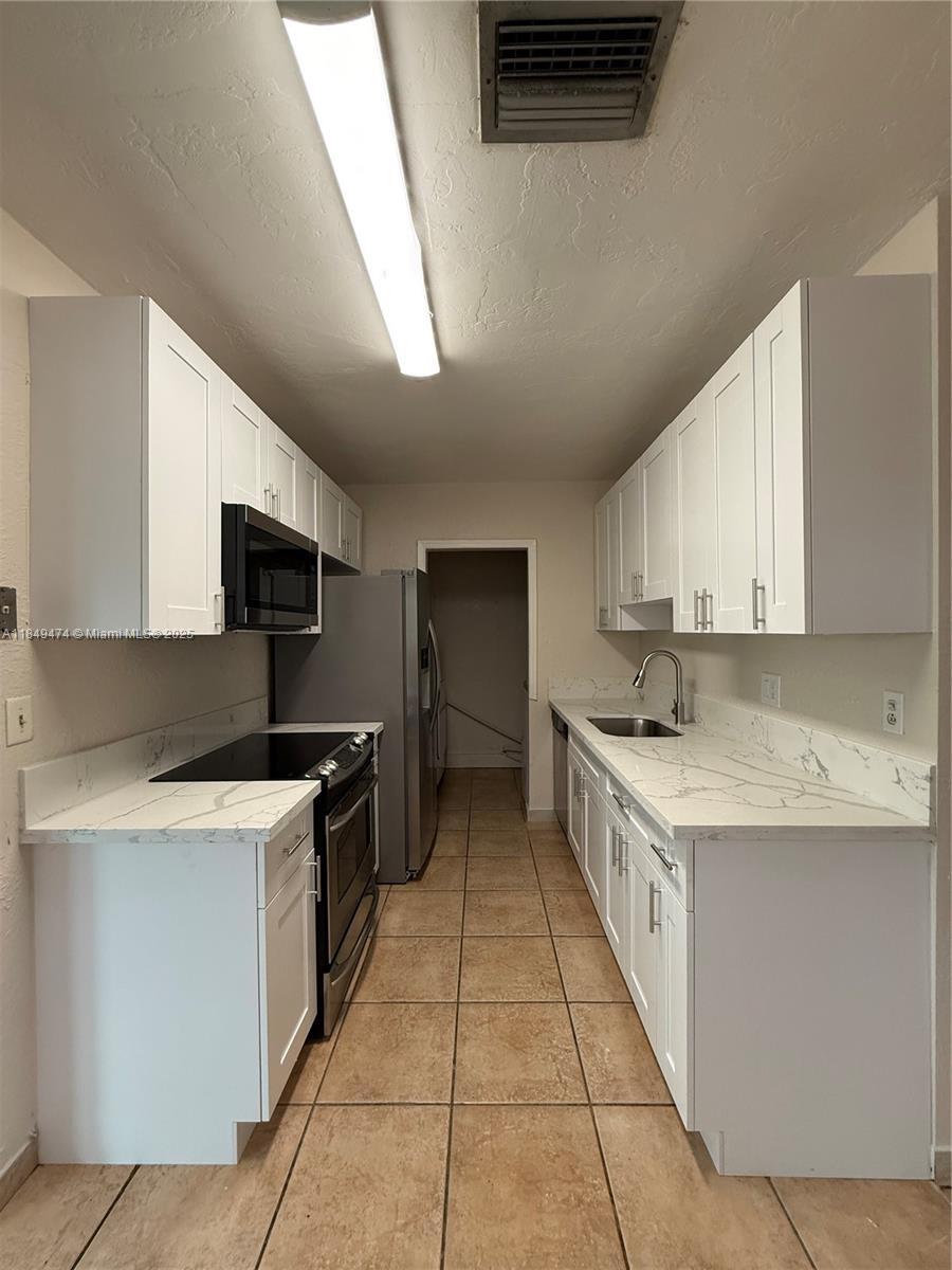 Building Photo - 641 N 70th Ave