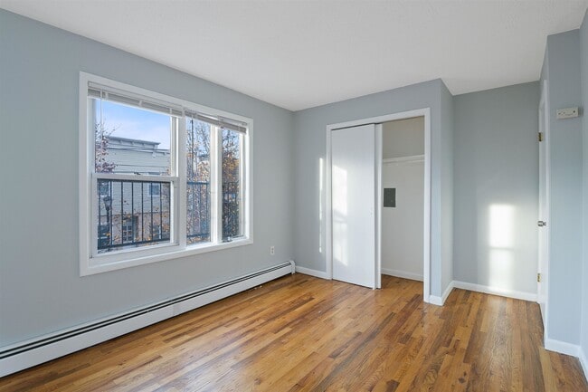 Building Photo - 431 7th St