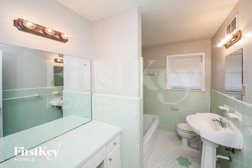 Building Photo - 1736 Borden Dr