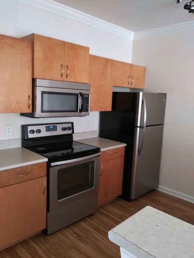 Building Photo - Gardens of Bridgehampton - 2 Bed - 2 bath ...