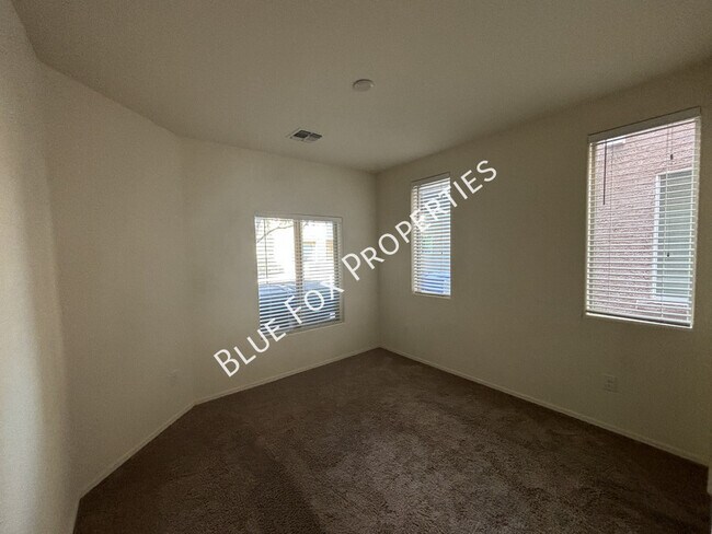 Building Photo - 4170 N Thurston Ln