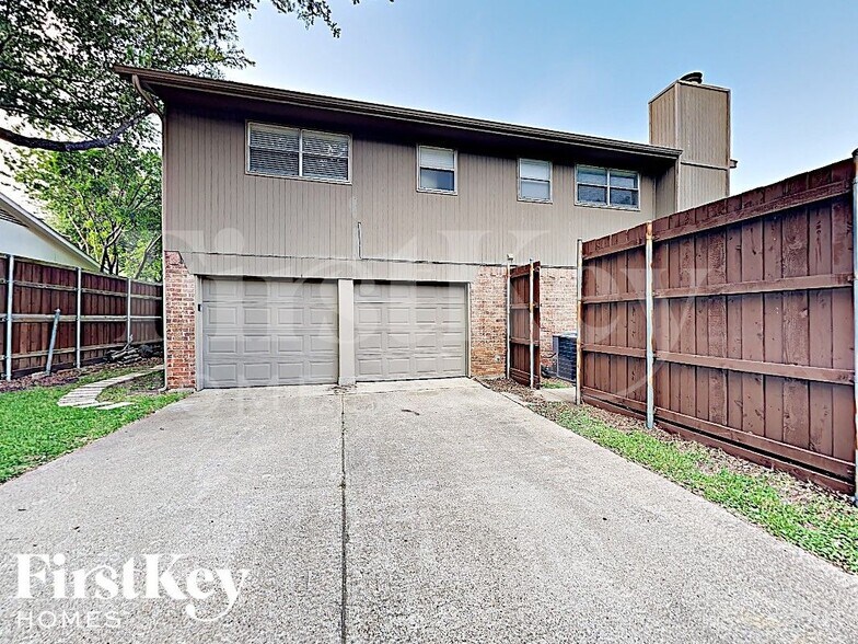 Building Photo - 3000 Laurel Ln