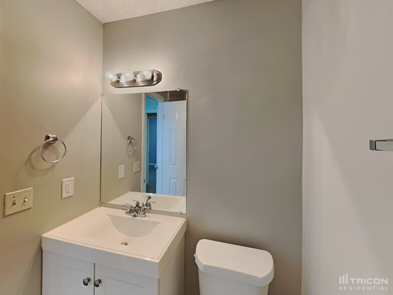 Building Photo - 13 Sutters Mill Ct