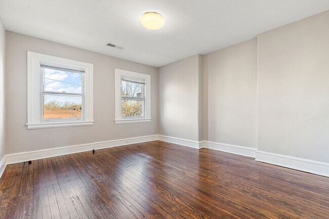 Building Photo - 1614 N Broom St