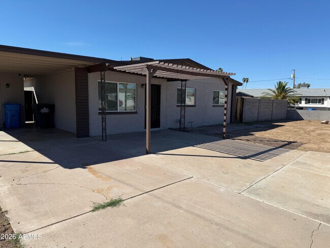 Building Photo - 11446 N 33rd Ave