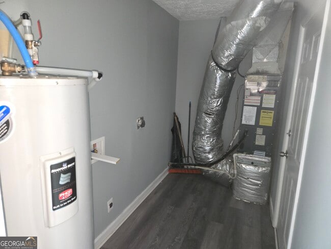 Building Photo - 6642 Wolf River Dr