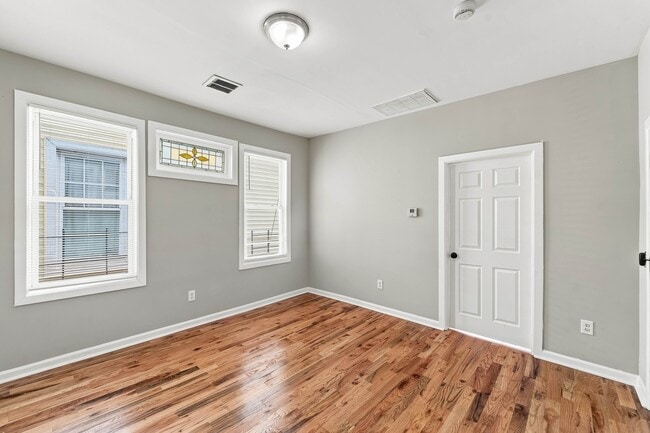 Building Photo - 422 Woodside Ave