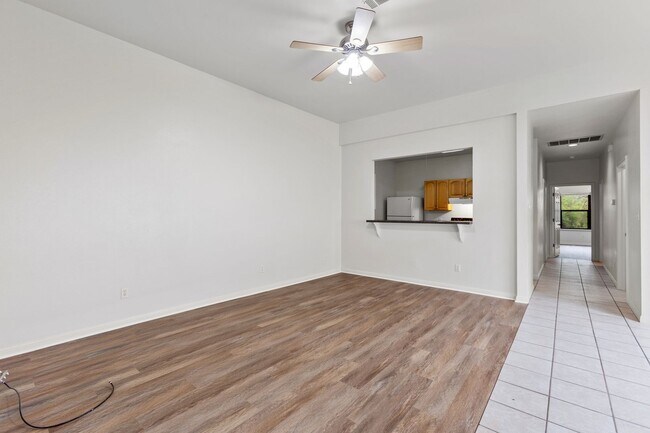 Building Photo - Massive 3 Bedroom, 3 Bath Duplex