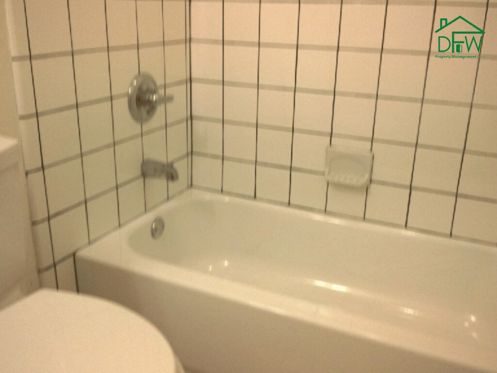 Building Photo - 807 W Walnut St