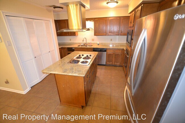 Building Photo - 3 br, 2.5 bath House - 2448 Shadowbrook Dr